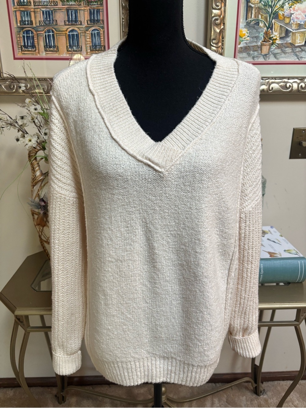 SO Classic Cream V-Neck Ribbed Lightweight Cable Knit Sweater Size L